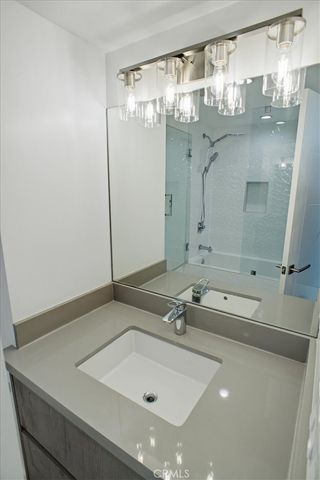 829 N Martel 4, Los Angeles, CA 90046