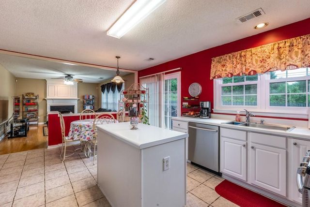 660 Glenbarrett Court NE, Marietta, GA 30066
