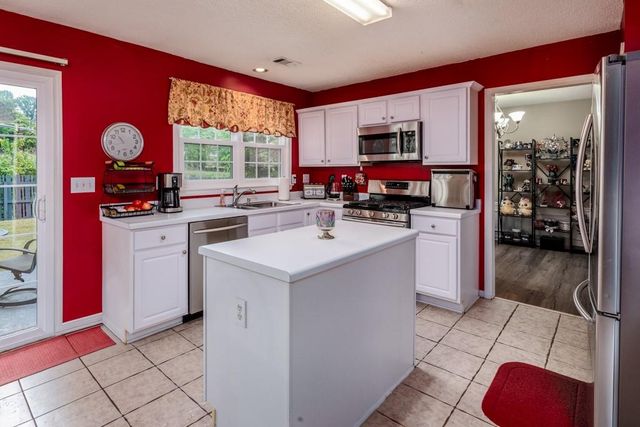 660 Glenbarrett Court NE, Marietta, GA 30066