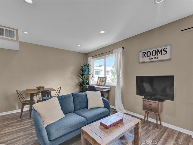 11813 Runnymede Street 44, North Hollywood, CA 91605