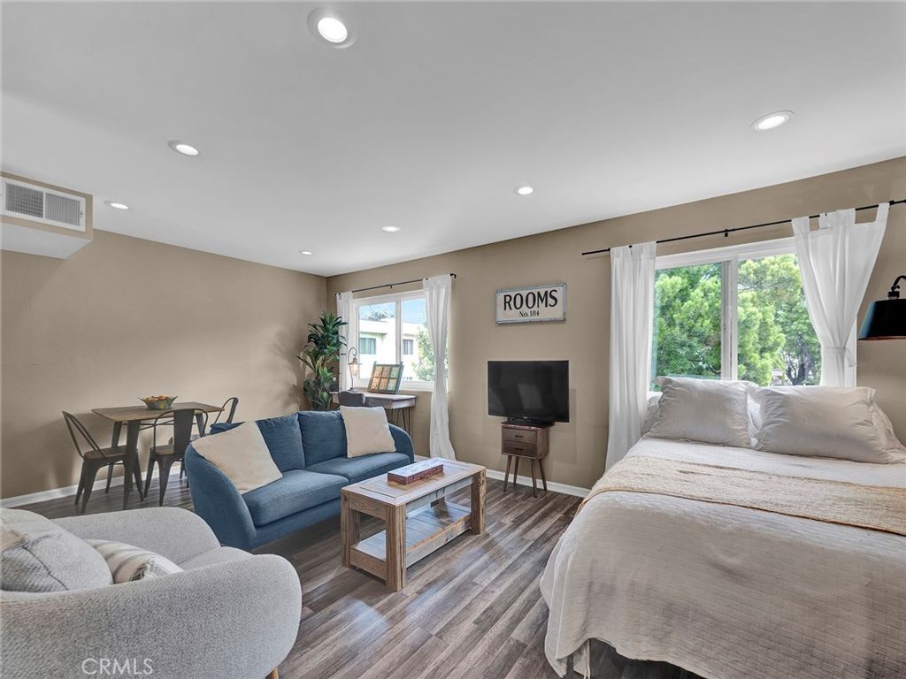 11813 Runnymede Street 44, North Hollywood, CA 91605