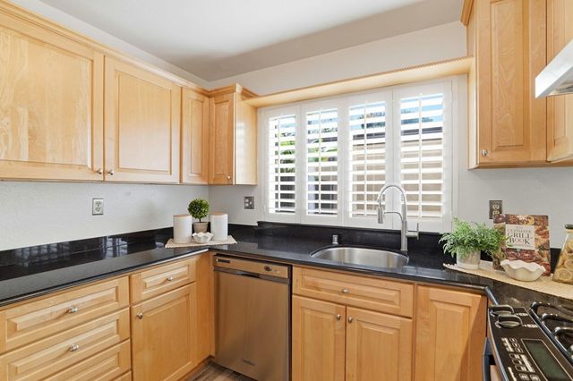 38524 Burdette Cmn, Fremont, CA 94536