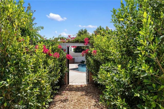 7459 VANALDEN AVE, Reseda, CA 91335