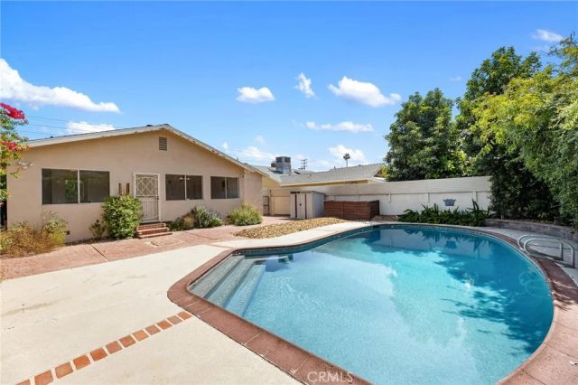 7459 VANALDEN AVE, Reseda, CA 91335