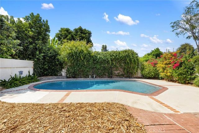 7459 VANALDEN AVE, Reseda, CA 91335