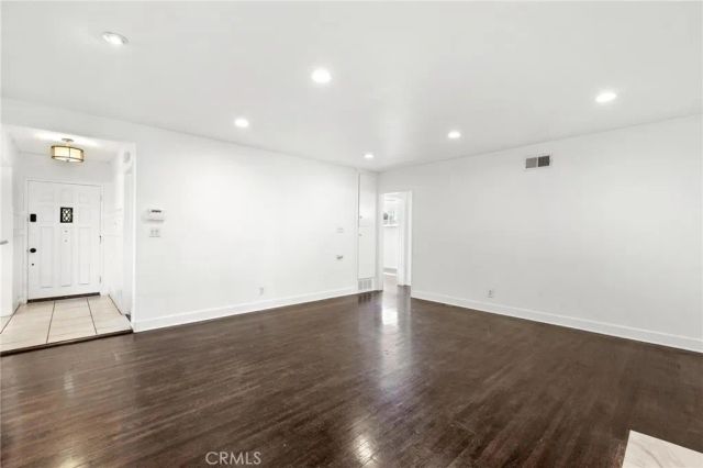 7459 VANALDEN AVE, Reseda, CA 91335