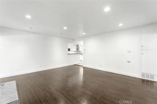 7459 VANALDEN AVE, Reseda, CA 91335