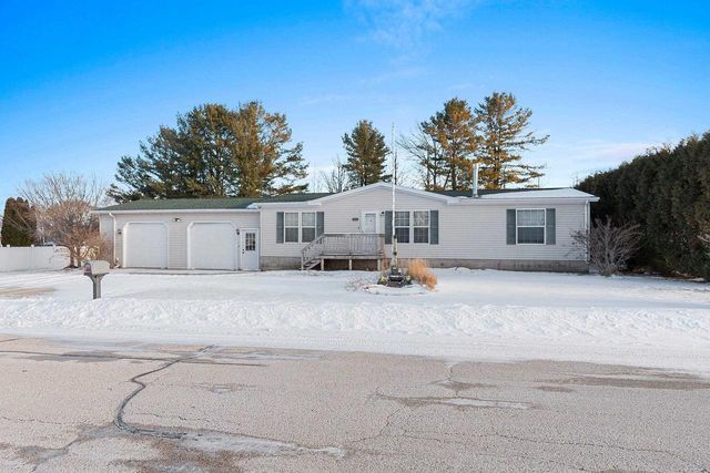 424 CARRIE LYNN AVENUE, Algoma, WI 54201