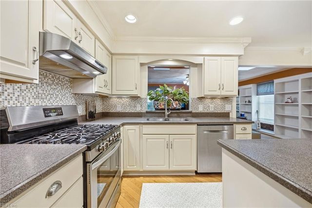 625 Brandywine DR, Newport News, VA 23602
