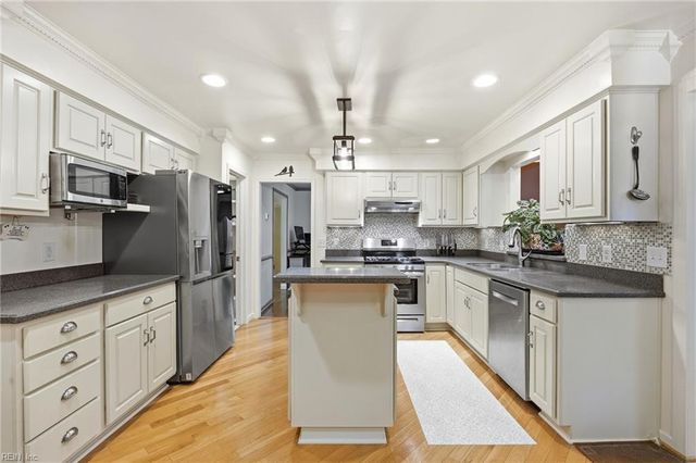 625 Brandywine DR, Newport News, VA 23602