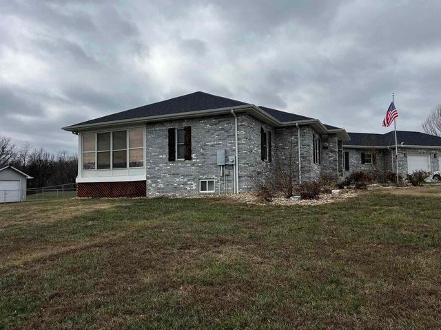 5942 E Houston Road, Woodlawn, IL 62898