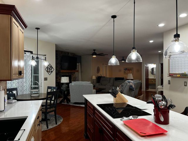 5942 E Houston Road, Woodlawn, IL 62898