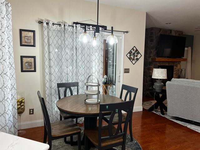 5942 E Houston Road, Woodlawn, IL 62898