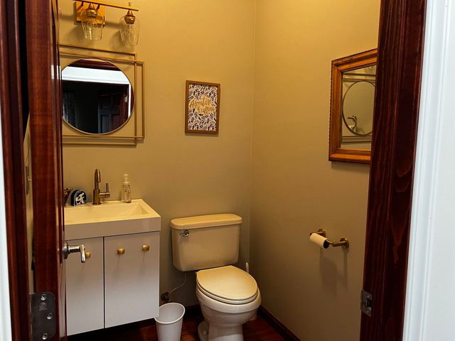 5942 E Houston Road, Woodlawn, IL 62898