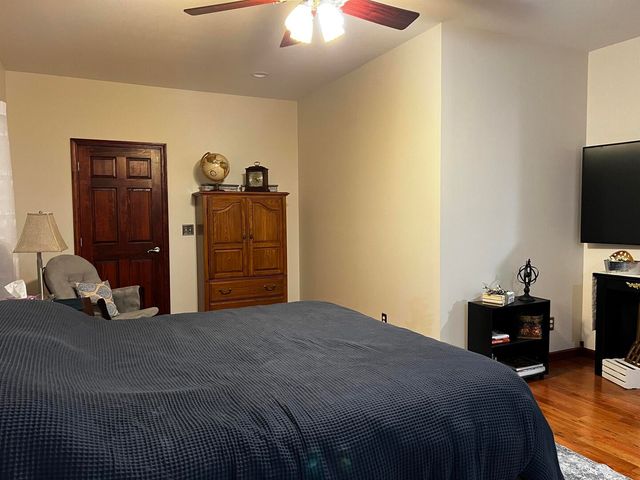 5942 E Houston Road, Woodlawn, IL 62898