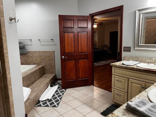 5942 E Houston Road, Woodlawn, IL 62898