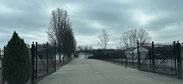 5942 E Houston Road, Woodlawn, IL 62898