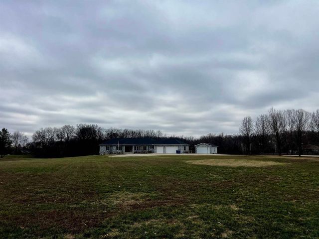 5942 E Houston Road, Woodlawn, IL 62898