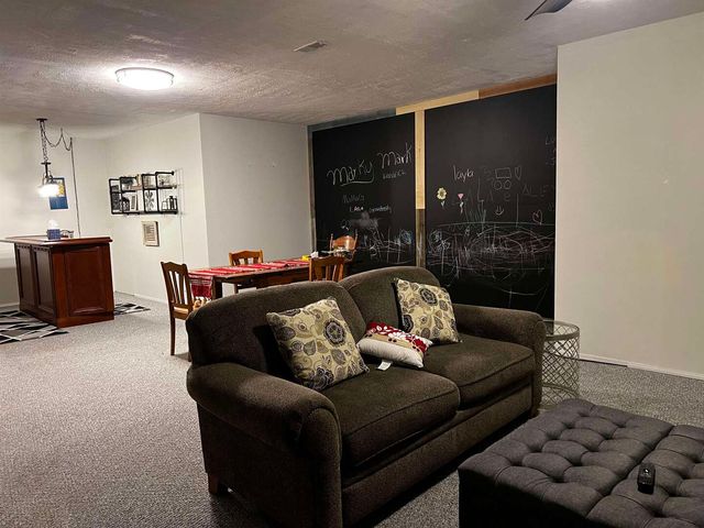 5942 E Houston Road, Woodlawn, IL 62898