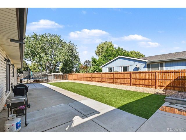 1066 Pinyon Dr, Windsor, CO 80550