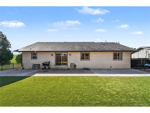 1066 Pinyon Dr, Windsor, CO 80550