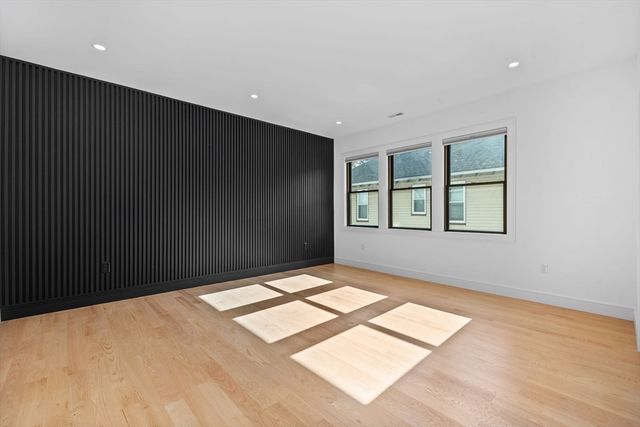 1917 Commonwealth Ave 1917, Newton, MA 02466