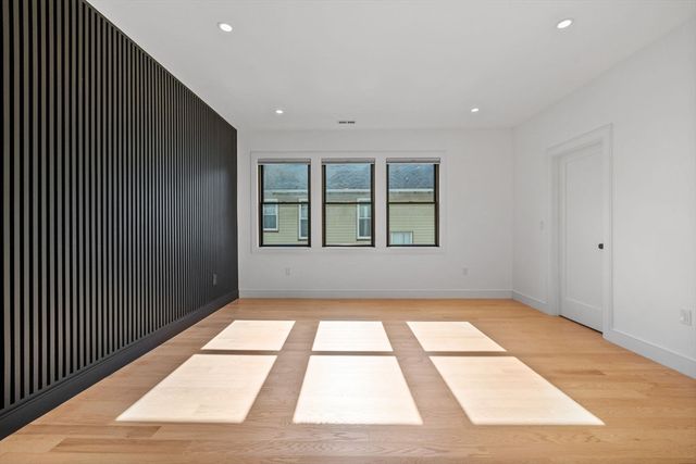 1917 Commonwealth Ave 1917, Newton, MA 02466