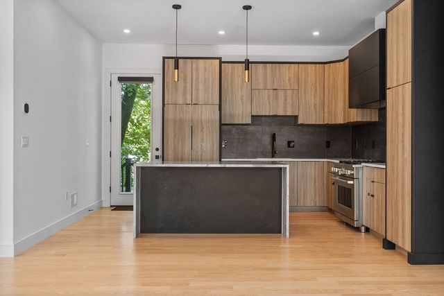 1917 Commonwealth Ave 1917, Newton, MA 02466