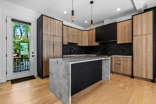 1917 Commonwealth Ave 1917, Newton, MA 02466