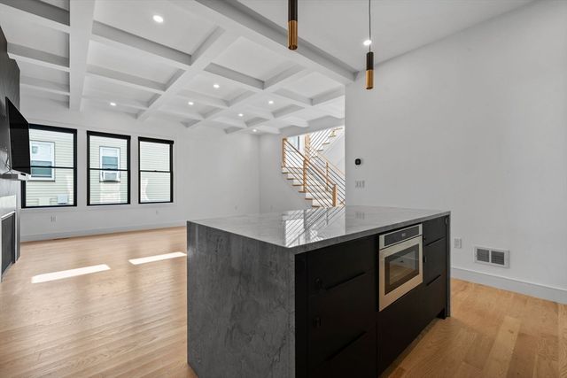 1917 Commonwealth Ave 1917, Newton, MA 02466