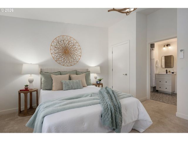 172 OAKLEIGH Ln 221, Eugene, OR 97404