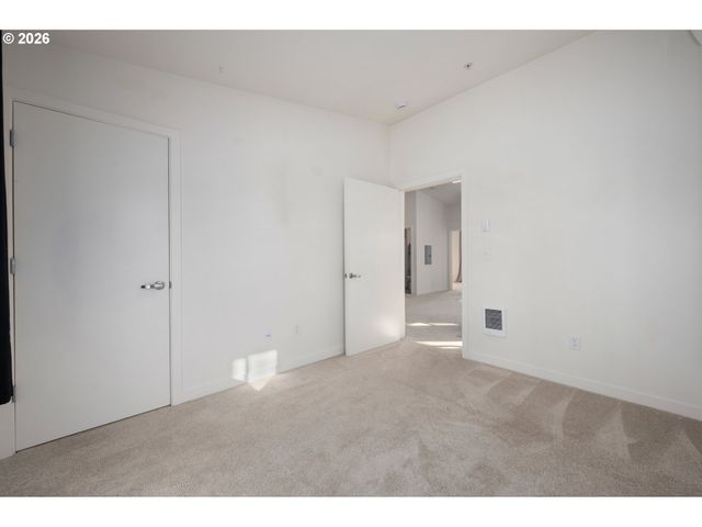 172 OAKLEIGH Ln 221, Eugene, OR 97404