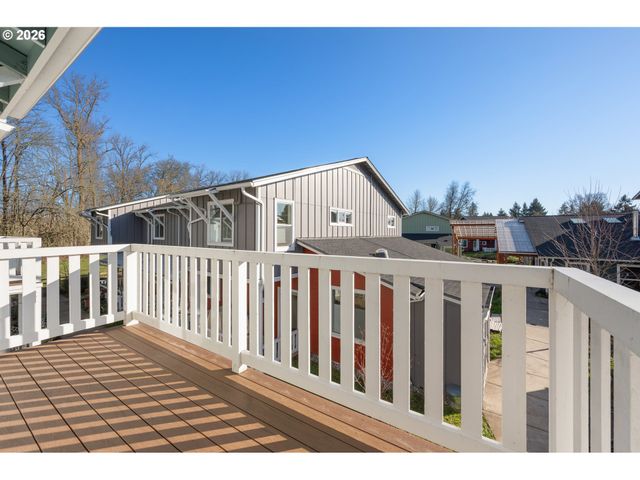 172 OAKLEIGH Ln 221, Eugene, OR 97404