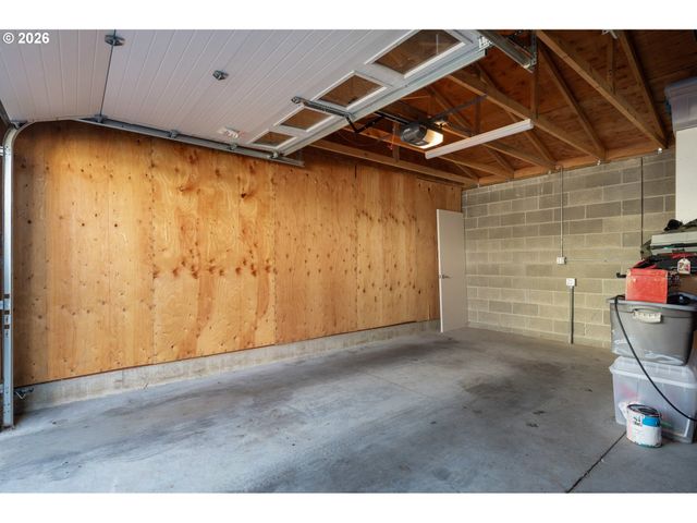 172 OAKLEIGH Ln 221, Eugene, OR 97404