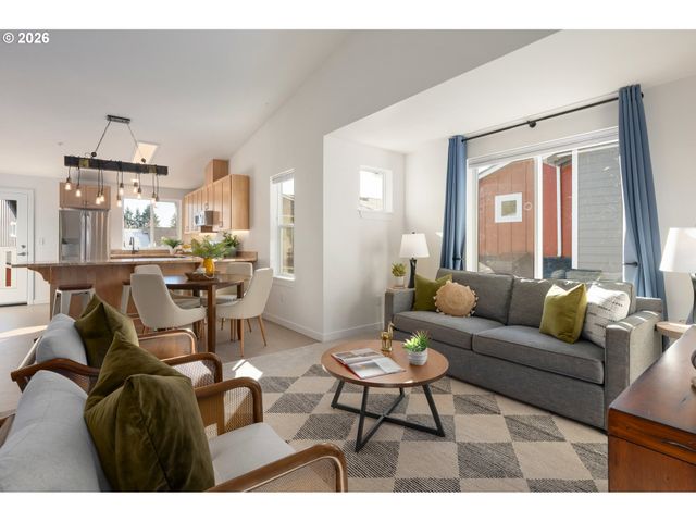 172 OAKLEIGH Ln 221, Eugene, OR 97404