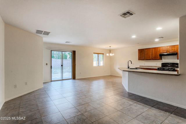 776 W Calle Ormino, Sahuarita, AZ 85629