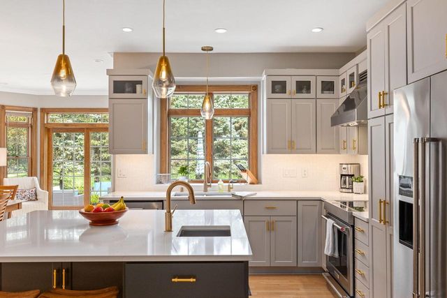 1600 Starbridge DRIVE, Brookfield, WI 53005