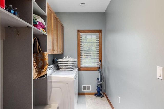 1600 Starbridge DRIVE, Brookfield, WI 53005