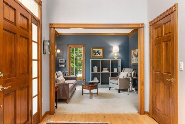 1600 Starbridge DRIVE, Brookfield, WI 53005