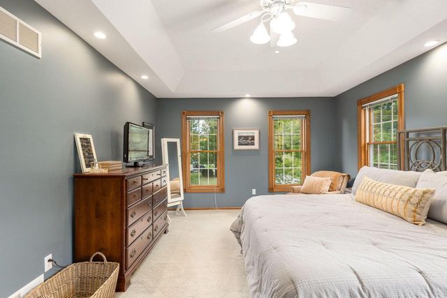 1600 Starbridge DRIVE, Brookfield, WI 53005