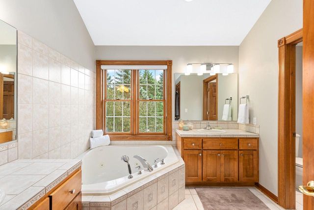 1600 Starbridge DRIVE, Brookfield, WI 53005