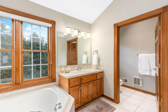 1600 Starbridge DRIVE, Brookfield, WI 53005