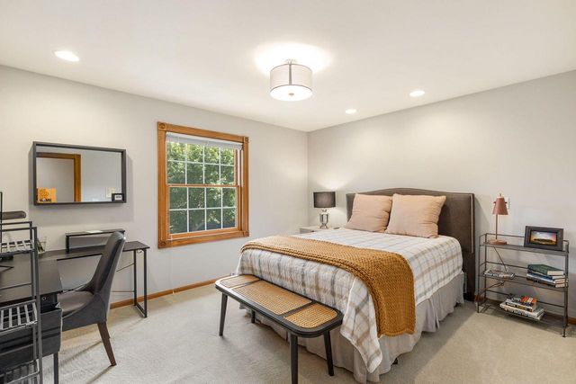 1600 Starbridge DRIVE, Brookfield, WI 53005