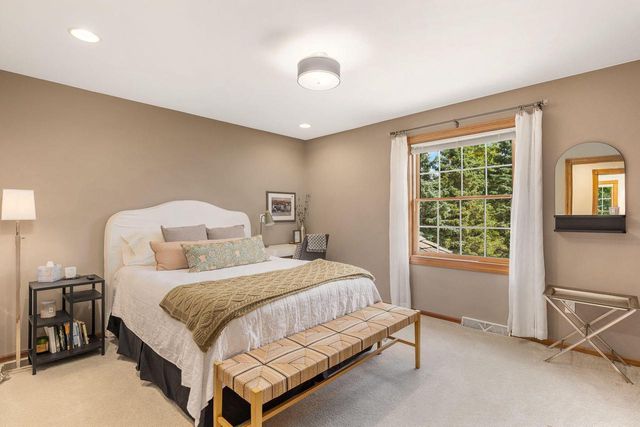 1600 Starbridge DRIVE, Brookfield, WI 53005