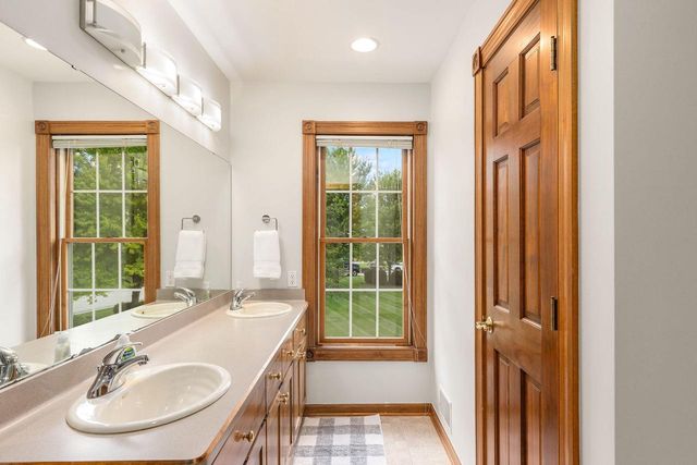 1600 Starbridge DRIVE, Brookfield, WI 53005