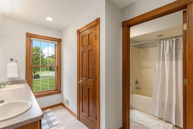 1600 Starbridge DRIVE, Brookfield, WI 53005