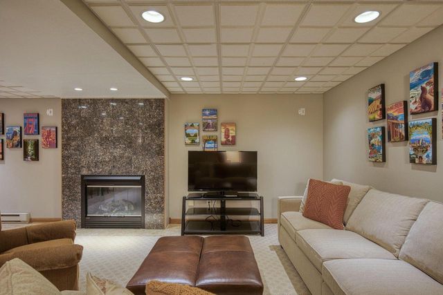 1600 Starbridge DRIVE, Brookfield, WI 53005