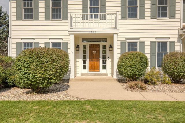 1600 Starbridge DRIVE, Brookfield, WI 53005