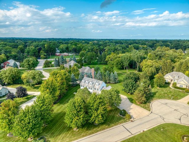 1600 Starbridge DRIVE, Brookfield, WI 53005