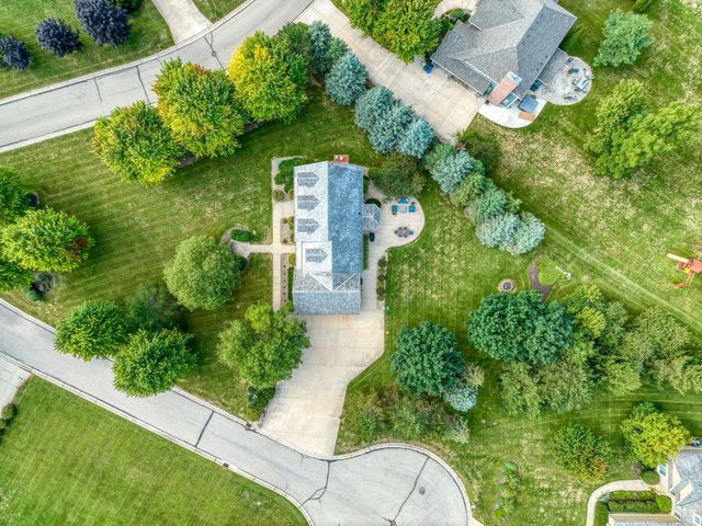 1600 Starbridge DRIVE, Brookfield, WI 53005